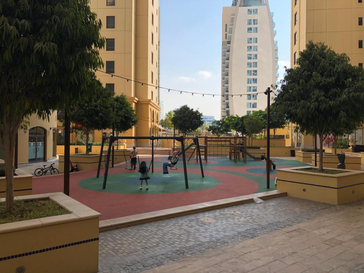 Spacious 5 Beds 3 Min From The Jbr Appartement Dubai