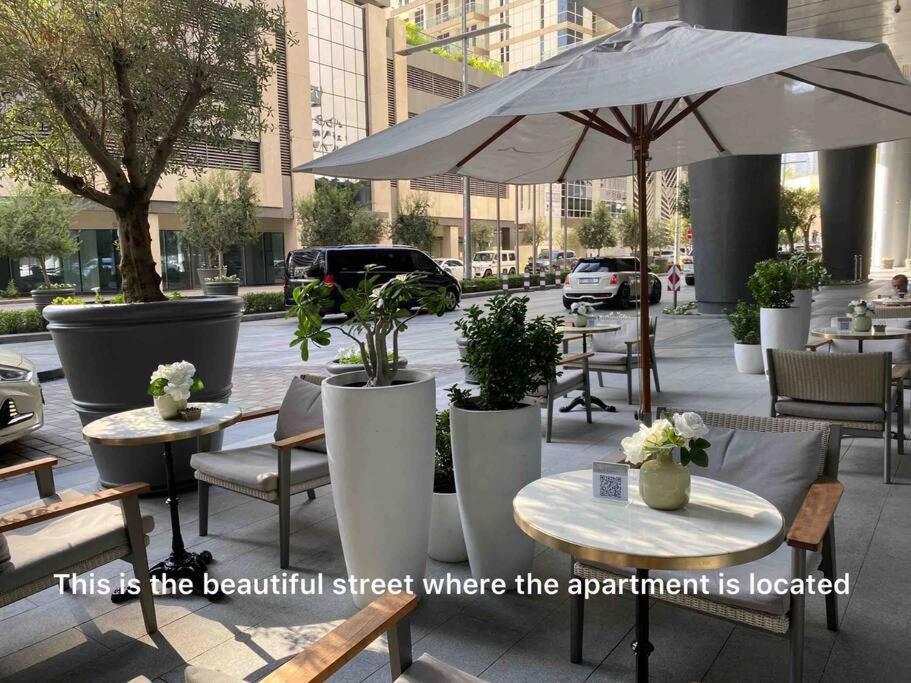 Next To Burj Khalifa & Mall Long Term Available! Send Message Dubái