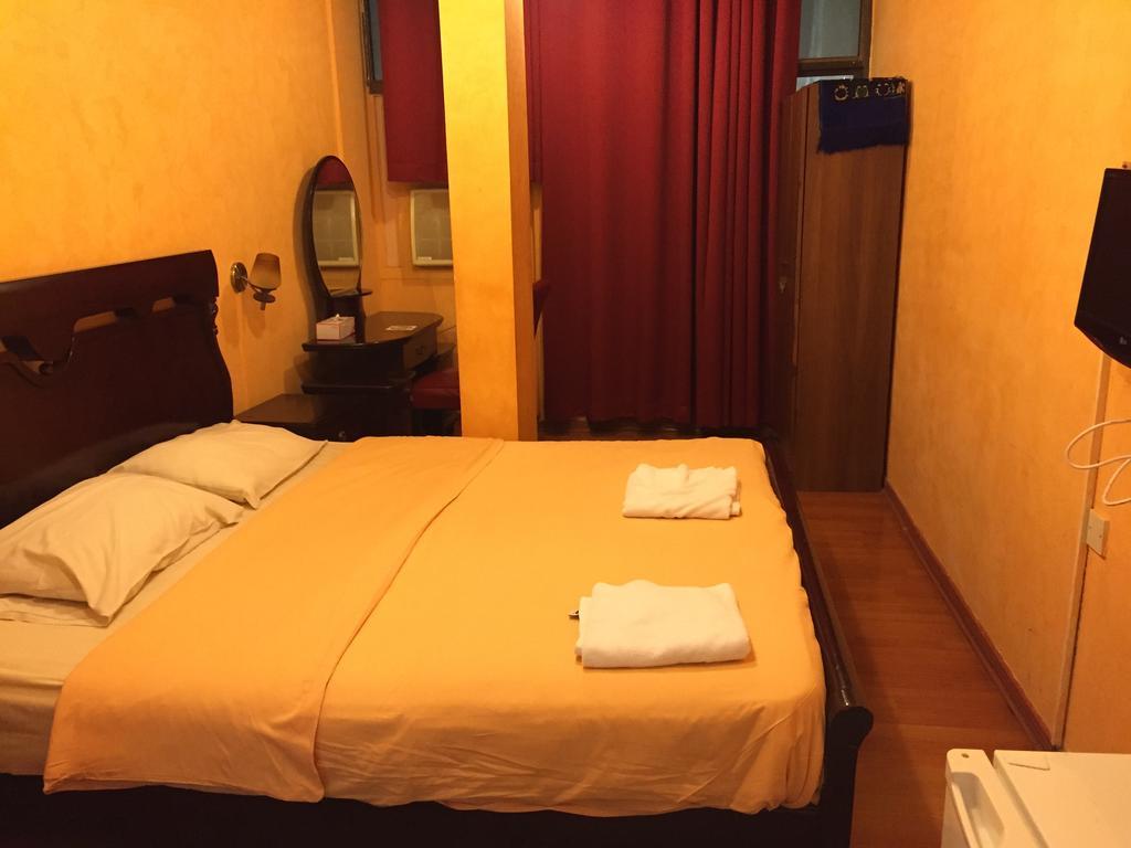 Emirates Hotel Hotel
