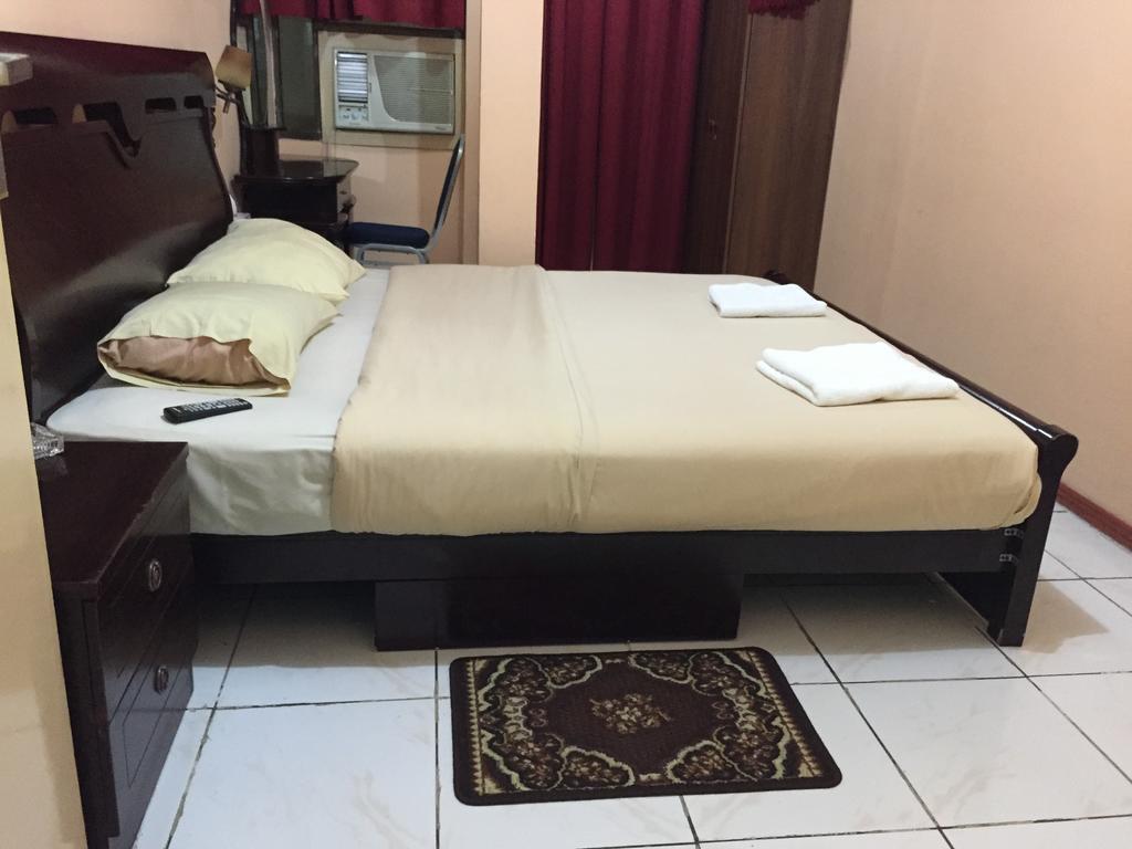 Emirates Hotel *
