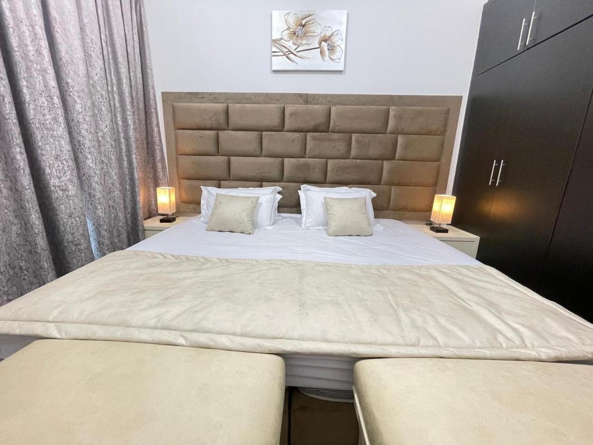 Private Gorgeous With Marina View With Shared Kitchen In Shared Dubai