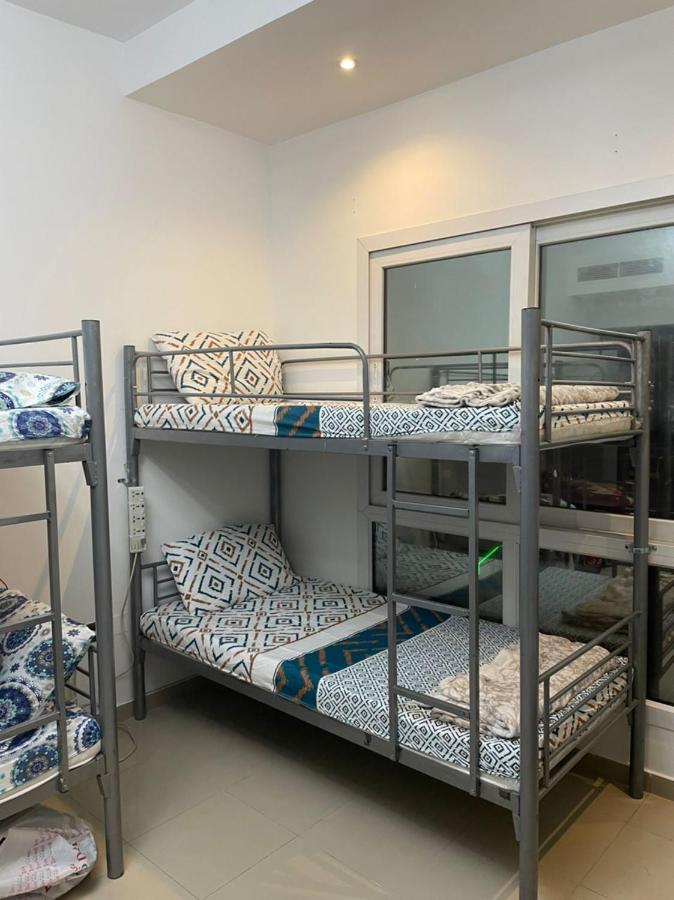 Hostal Decent Boys In Center Of Bur Next To Burjuman Metro Station With Free Facilities Dubái
