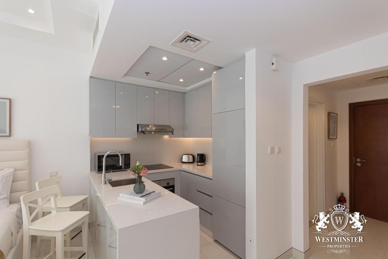 Westminster Burj Al Nujoom Apartemen Dubai