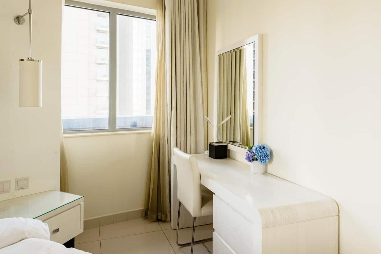 Elegant With Burj Khalifa View, Downtown *