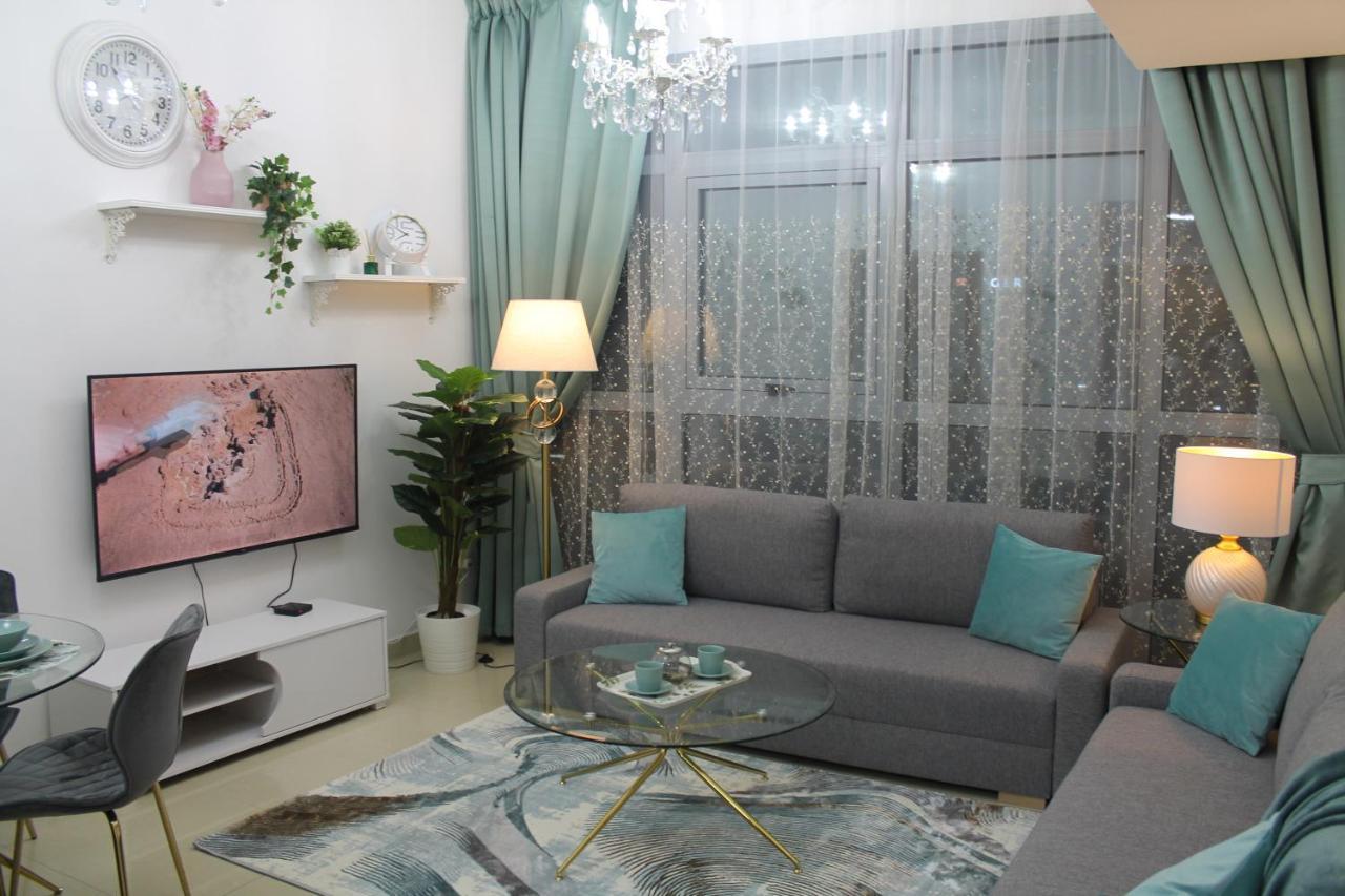 Newly Furnished One Bedroom Next To Metro & In Marina * Dubái