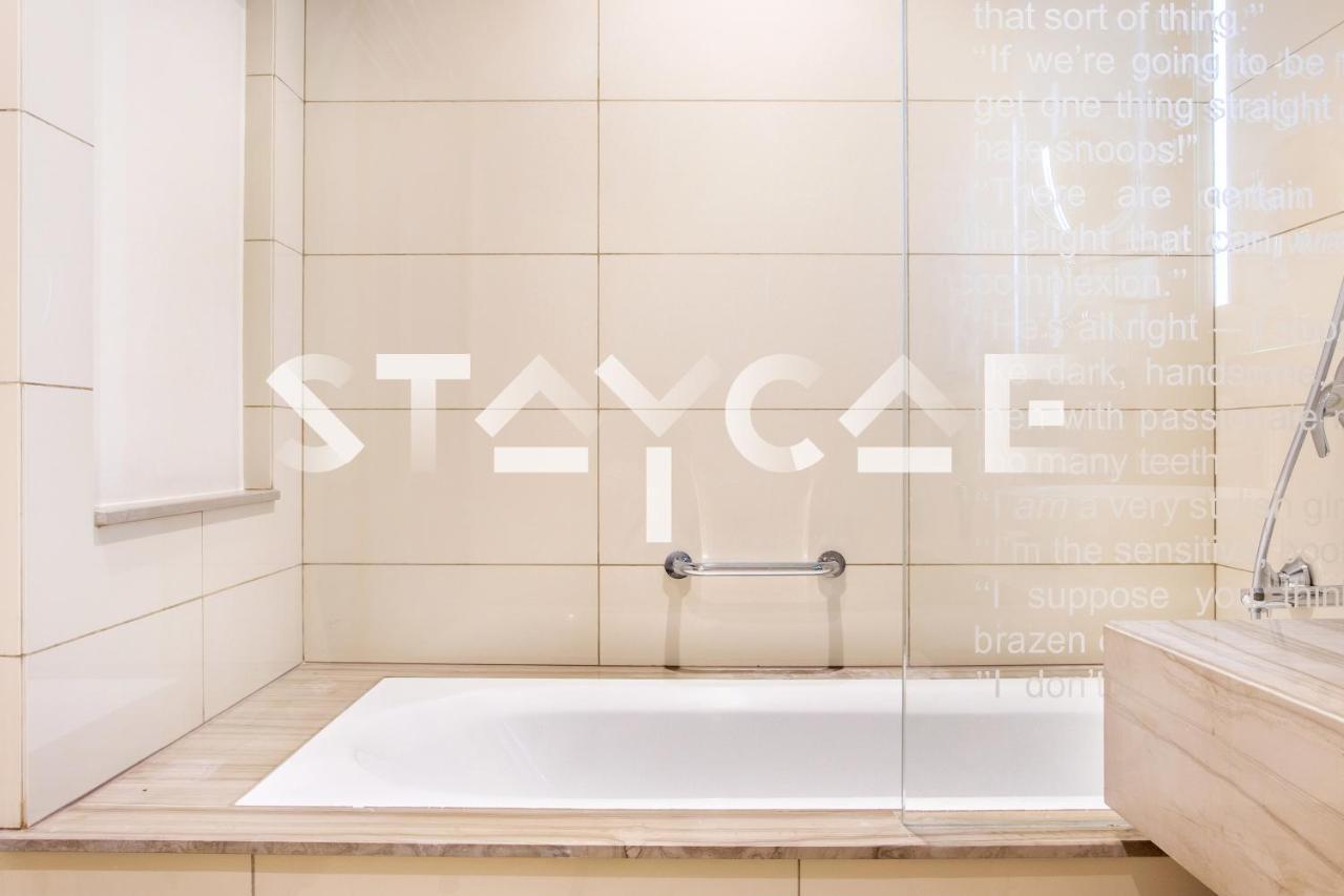 Staycae Paramount Towers Lägenhet Dubai