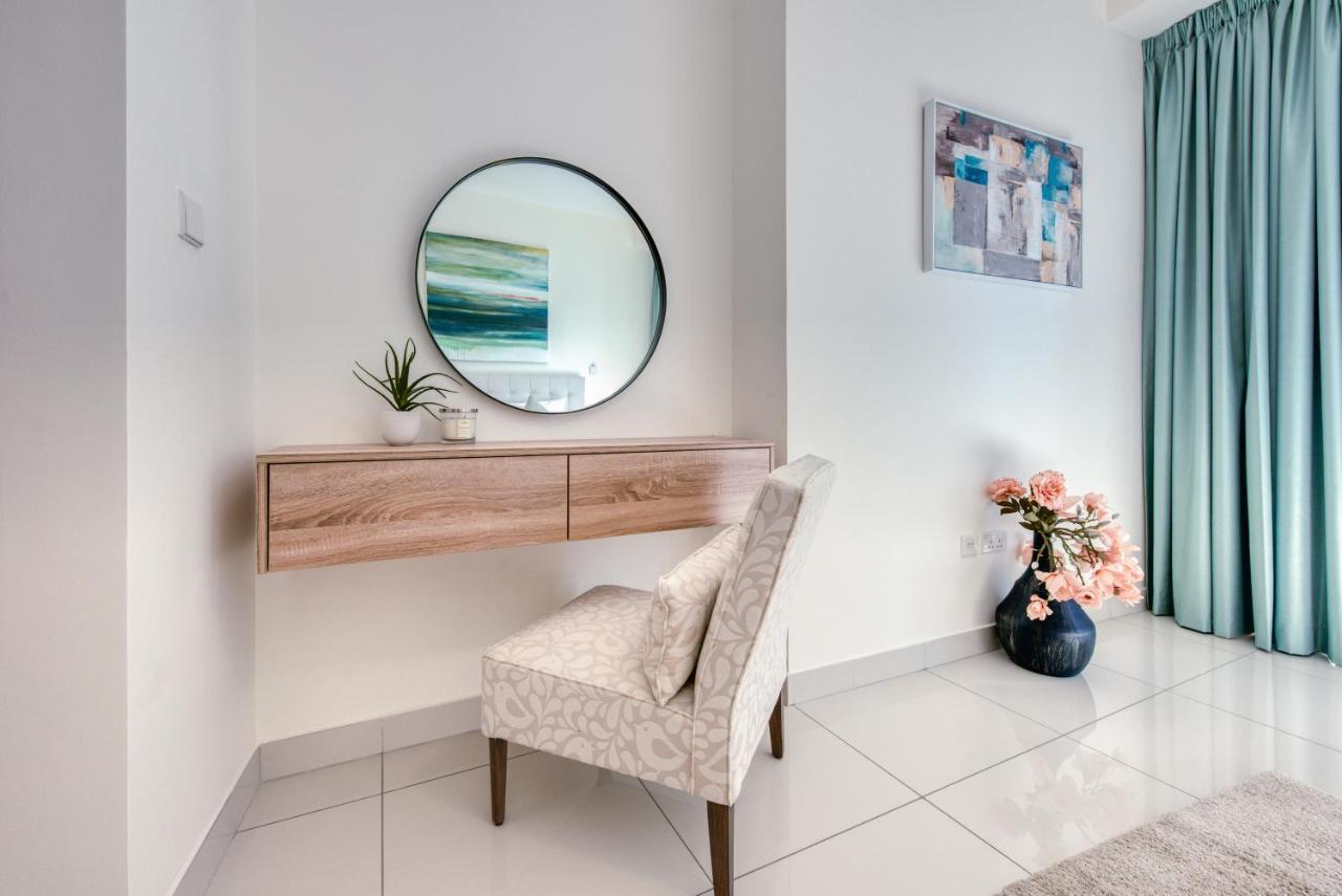 Authentic 2br At Damac Heights Marina By Deluxe Apartment *