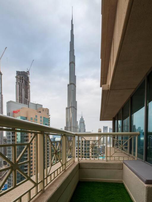 First Class 2br With Full Burj Khalifa And Fountain View Apartment *