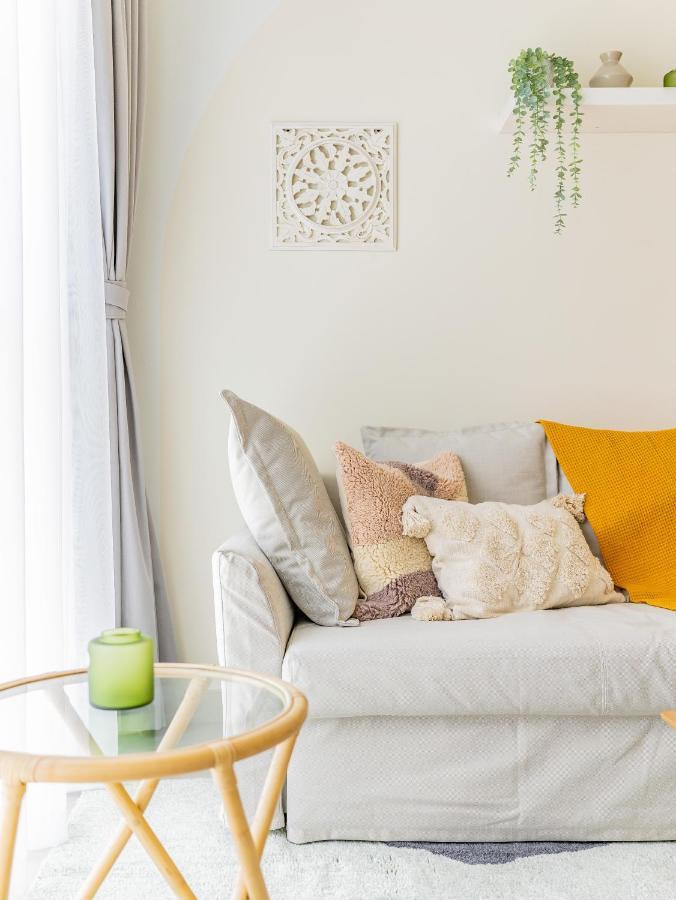 Appartamento Charming Tropical Minutes To Mall Dubai