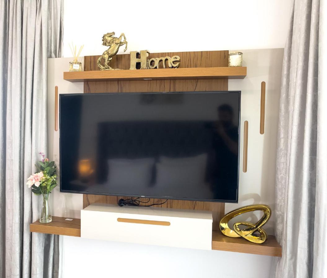 Luxury With Marina View Close To Jbr And Metro With Shared Kitchen * Dubái