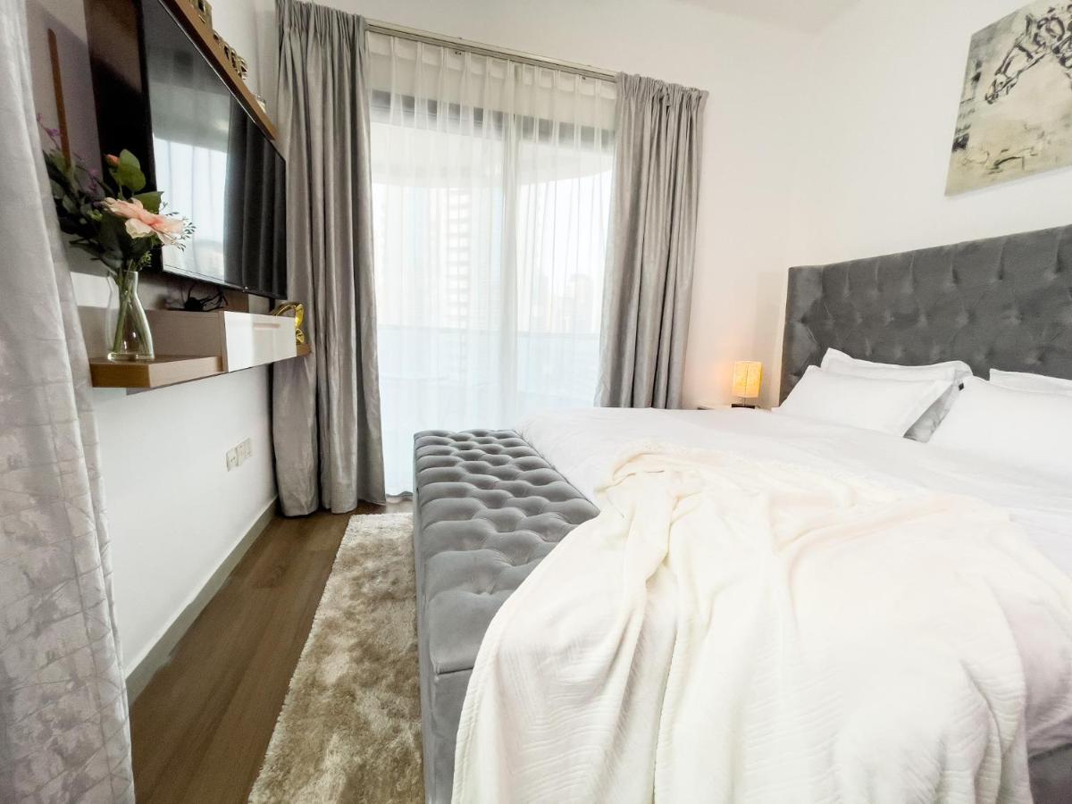 Habitación en casa particular Luxury With Marina View Close To Jbr And Metro With Shared Kitchen