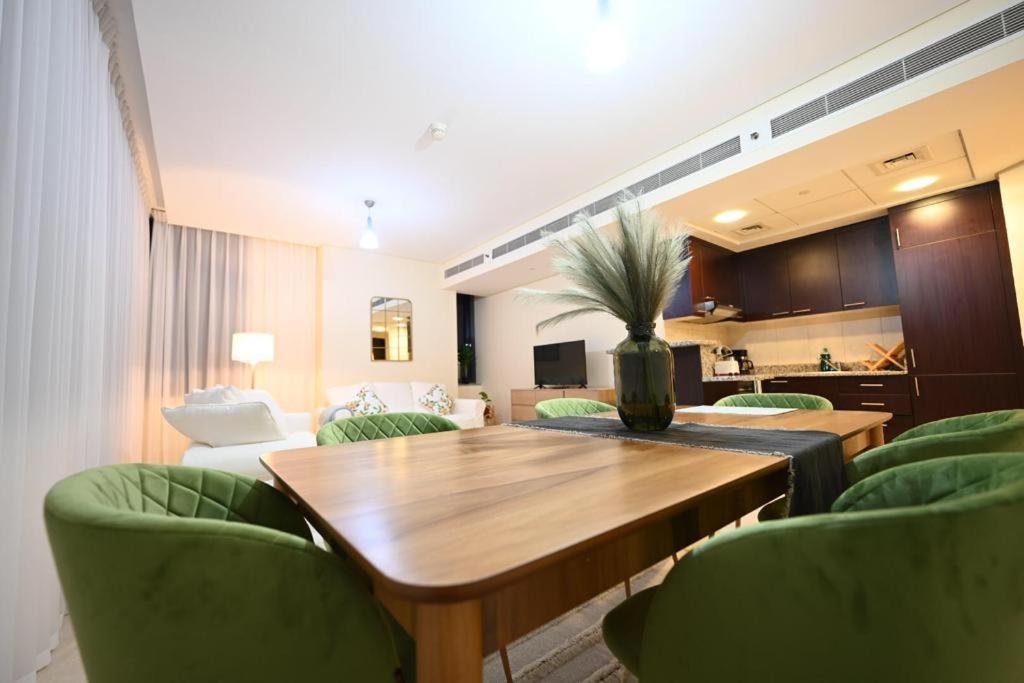 Cozy And Very Well-lit In Difc Apartment *