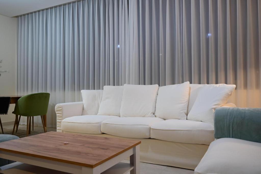 Cozy And Very Well-lit In Difc * Dubai