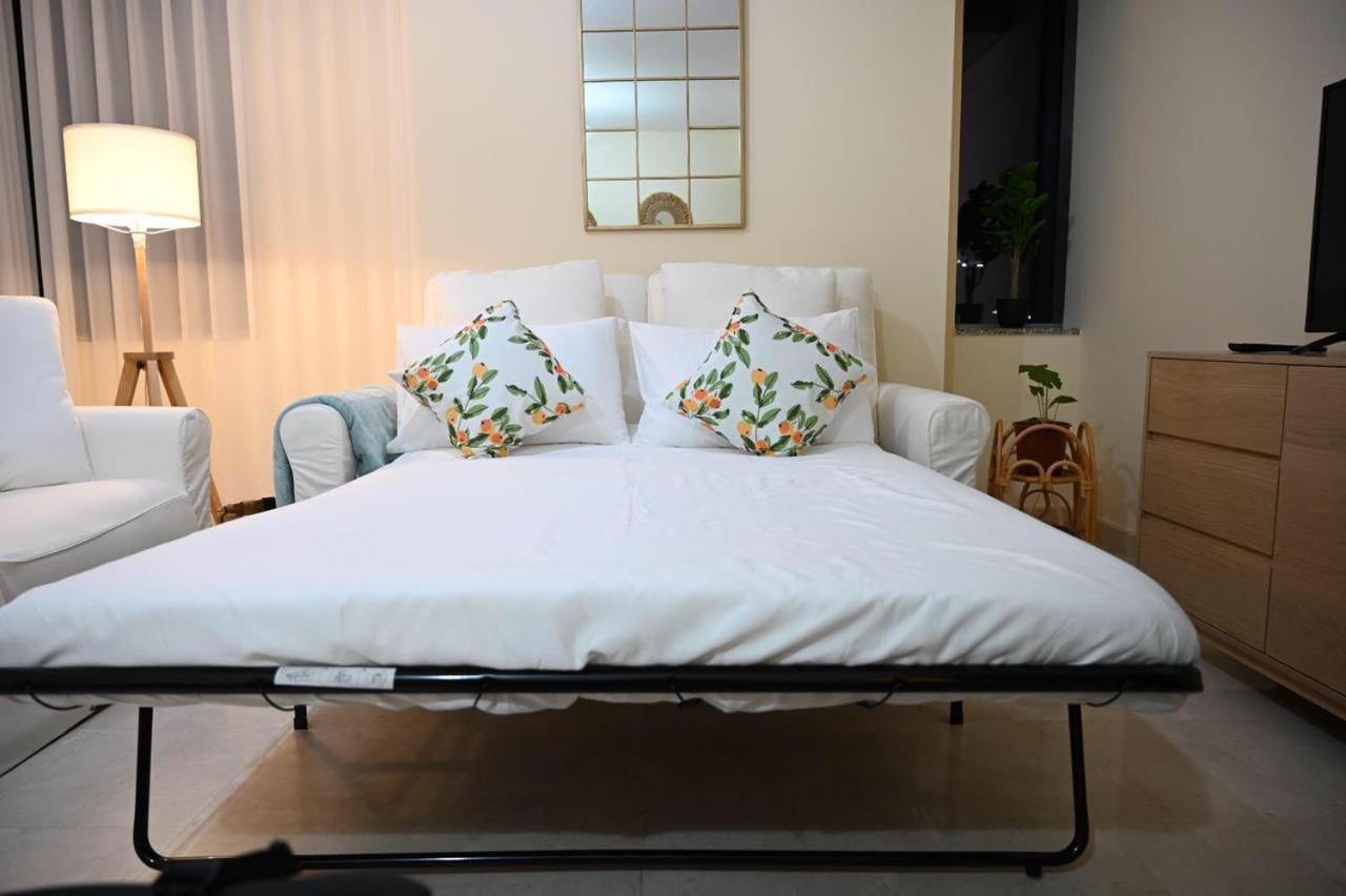 Cozy And Very Well-lit In Difc Apartment *