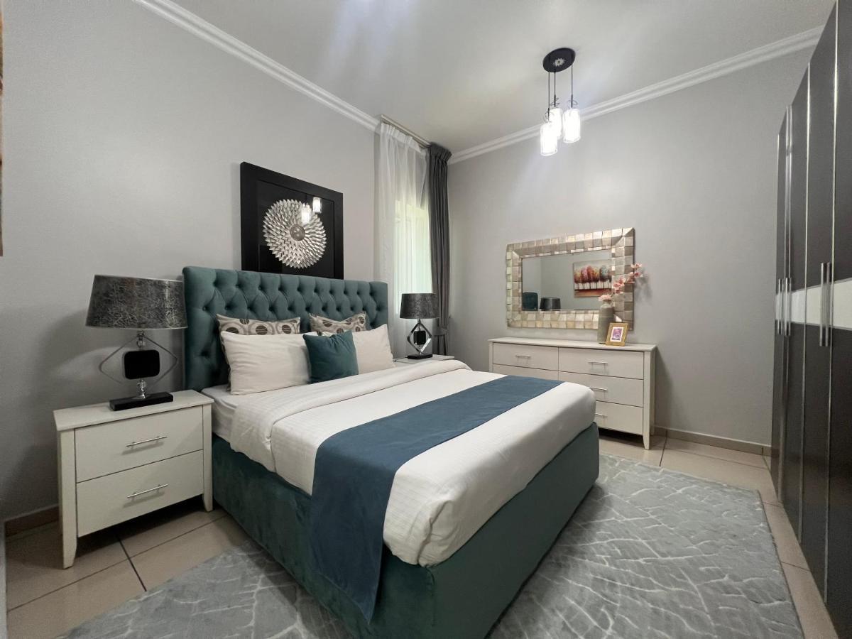 Apartamento A C Pearl Holiday Homes - Stylish 1 Bedroom Dubái