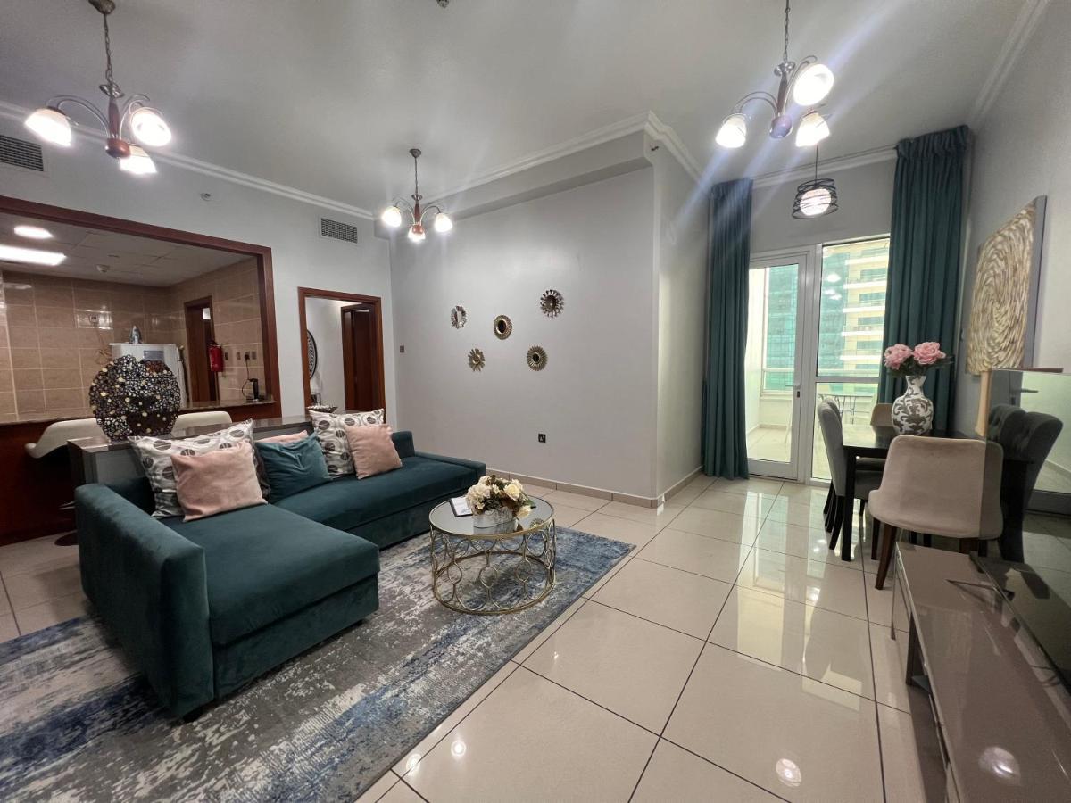 A C Pearl Holiday Homes - Stylish 1 Bedroom * Dubái