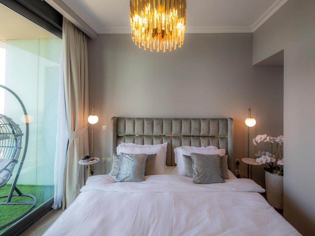 First Class 2br With Full Skyline & Sea View Apartemen