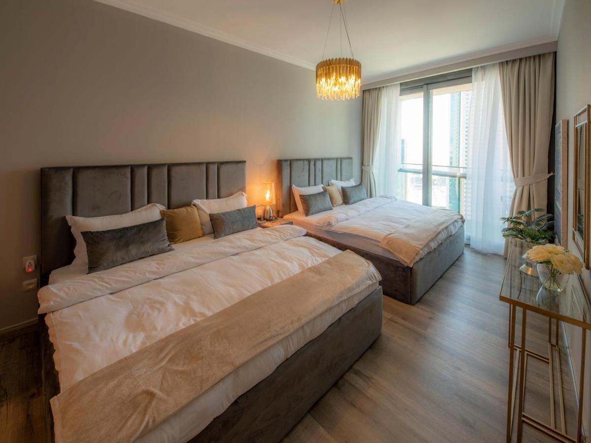 First Class 2br With Full Skyline & Sea View Apartemen *