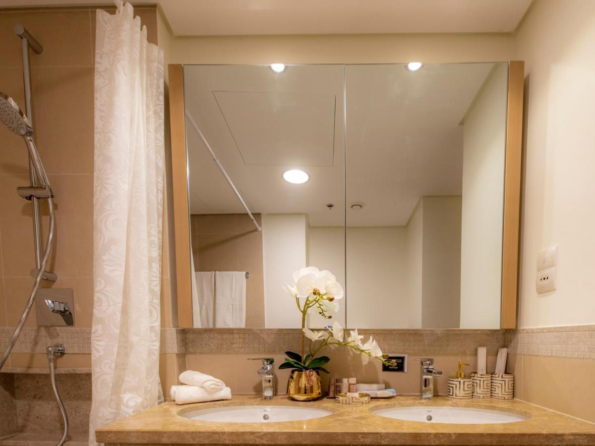 First Class 2br With Full Skyline & Sea View * Dubai