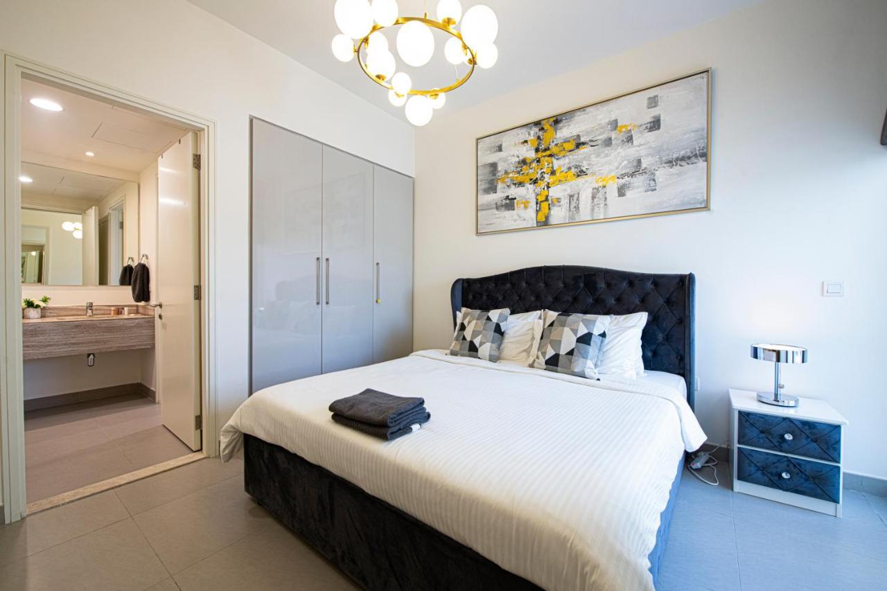 Modern Hills Luxury 4 Bedroom Vilă