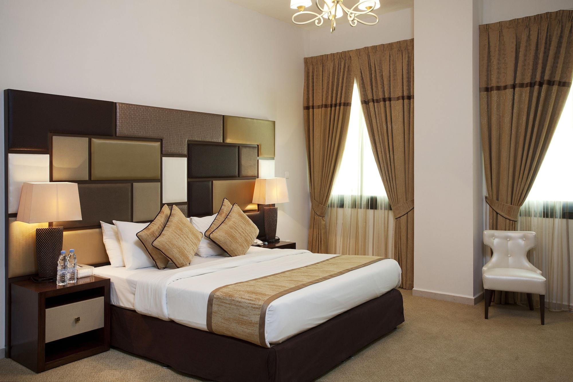 Al Waleed Palace Bur Apartahotel