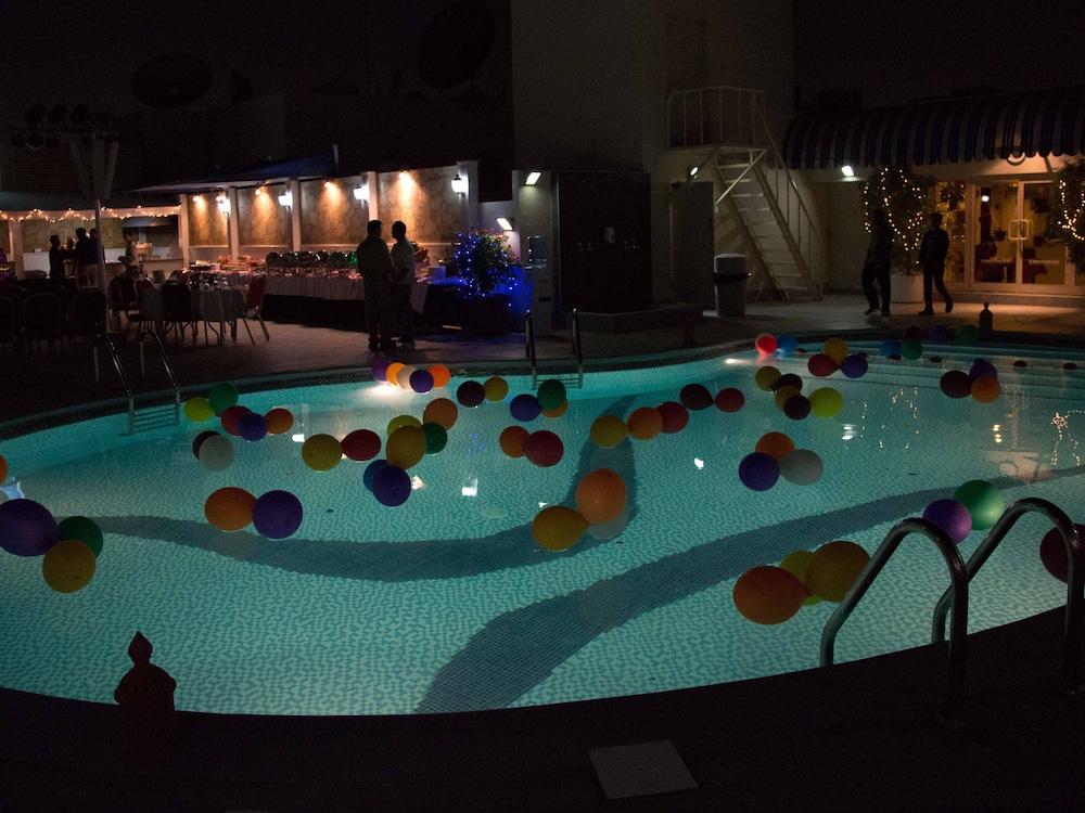 Hotel Avari 4*