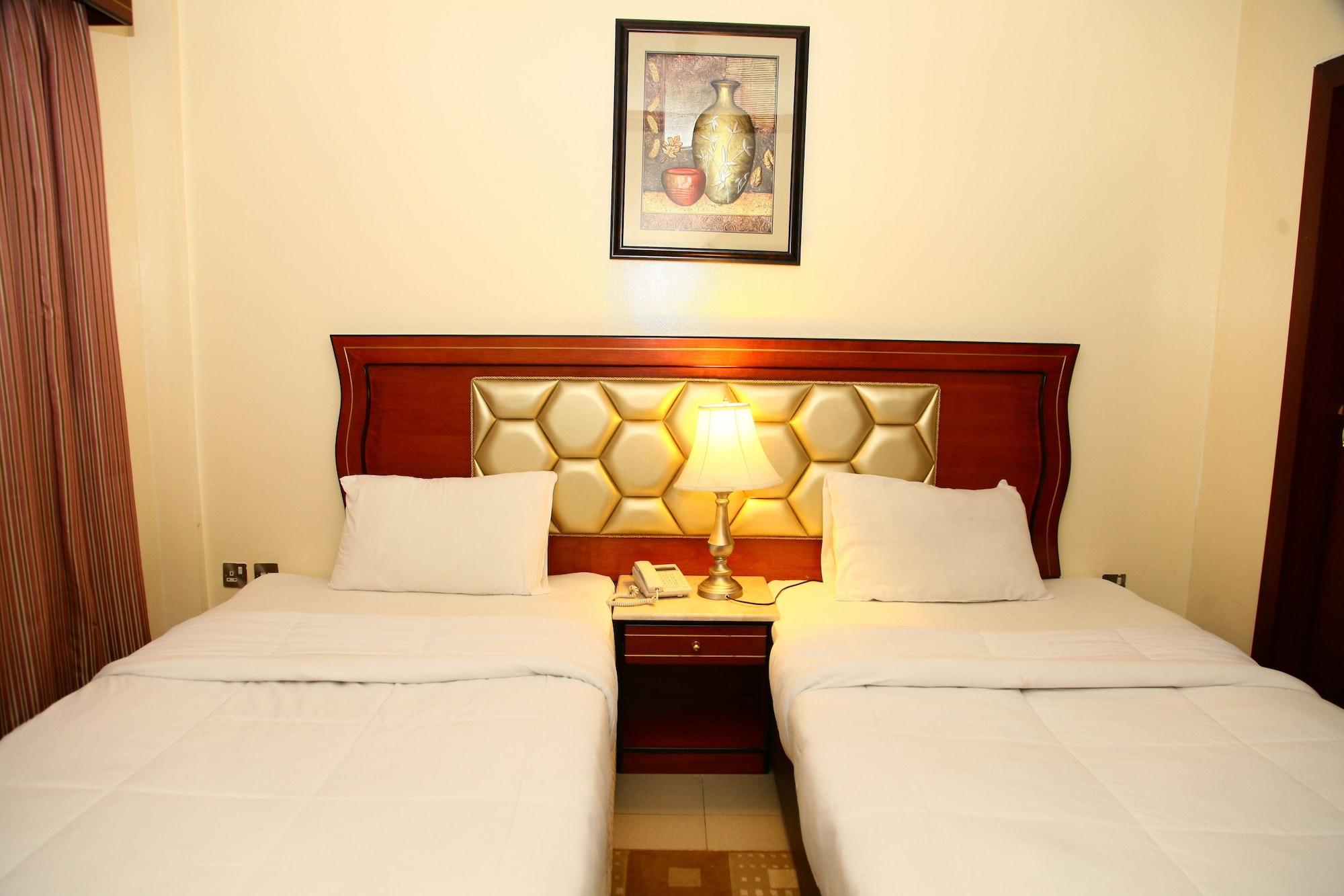 Saffron Hotel 2*