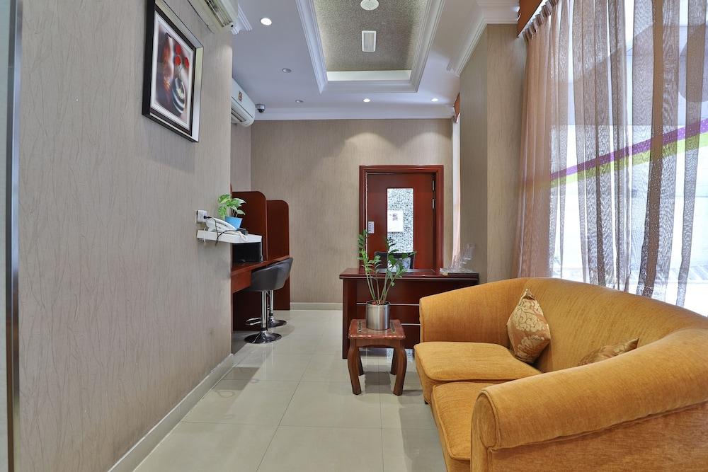 Oyo 101 Click Hotel