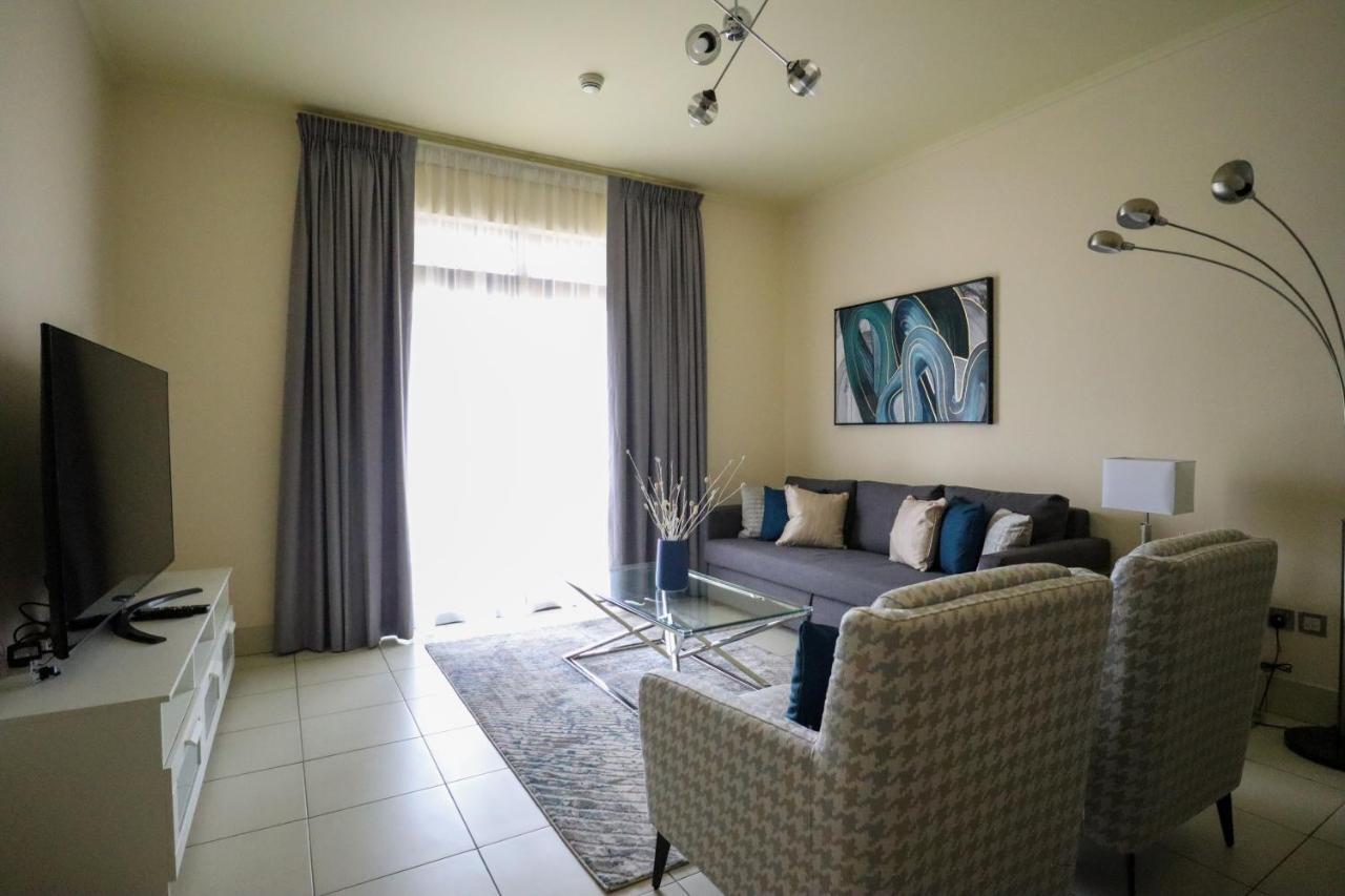 Higuests - Charming With Private Balcony Near Mall Appartement *