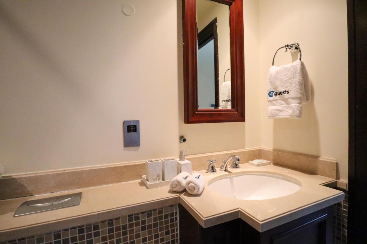 Higuests - Charming With Private Balcony Near Mall Appartement *