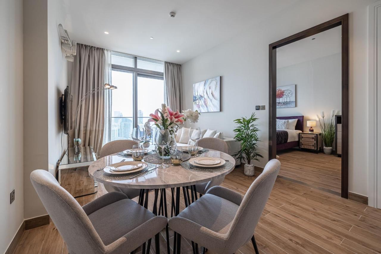 Dashing 1br With Full Marina Waterfront View