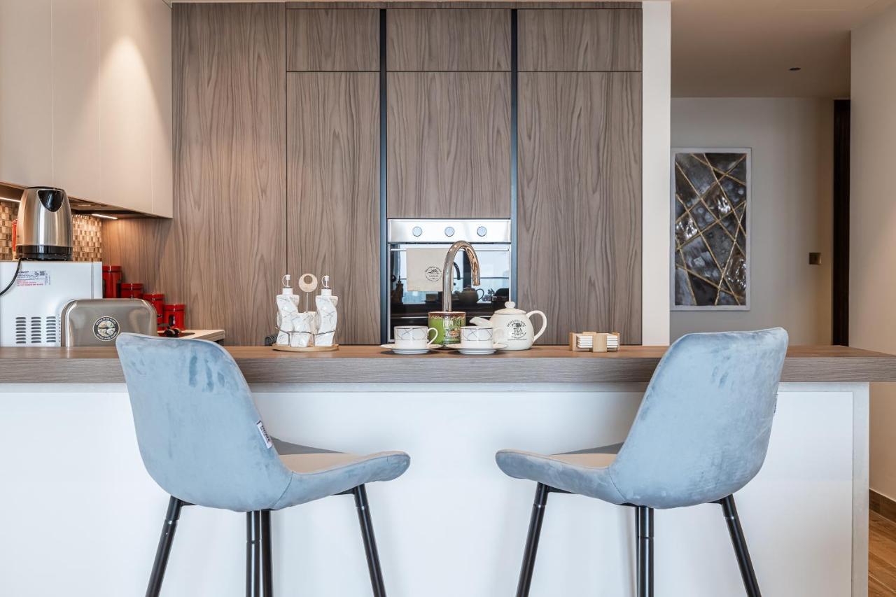 Dashing 1br With Full Marina Waterfront View *