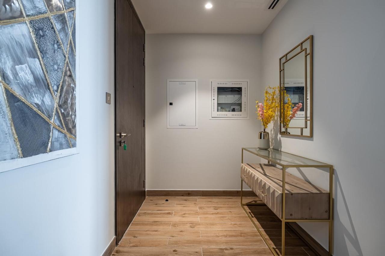 Appartement Dashing 1br With Full Marina Waterfront View