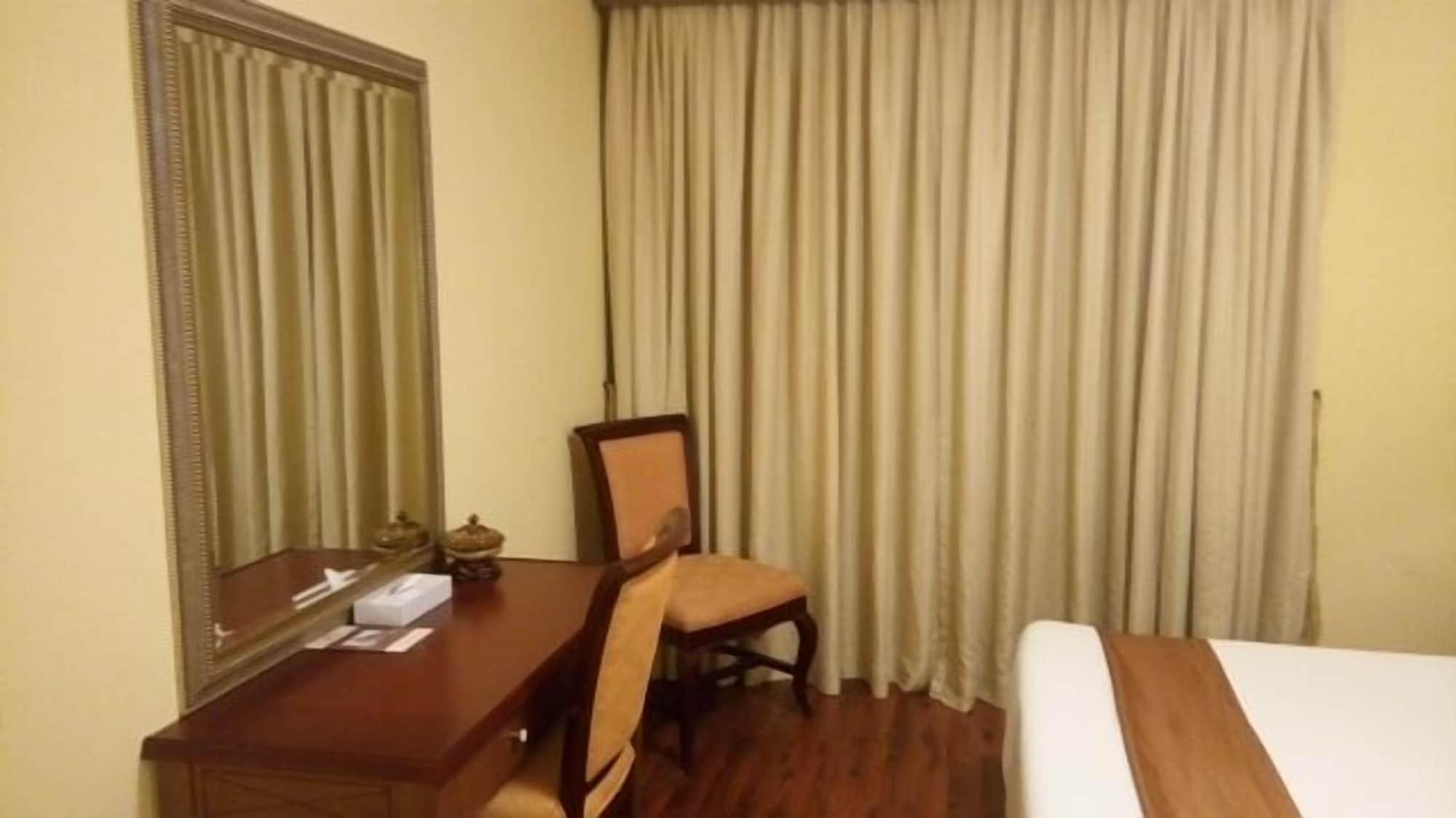 Apartahotel Al Muraqabat Plaza