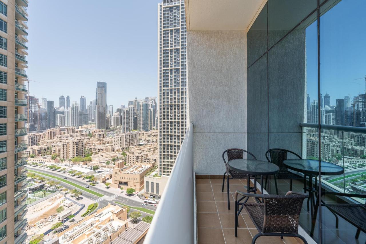 Spacious 2 Beds 5 Min Walk From Mall With Brand New Gym And Rooftop Swimming Pool * Dubaï