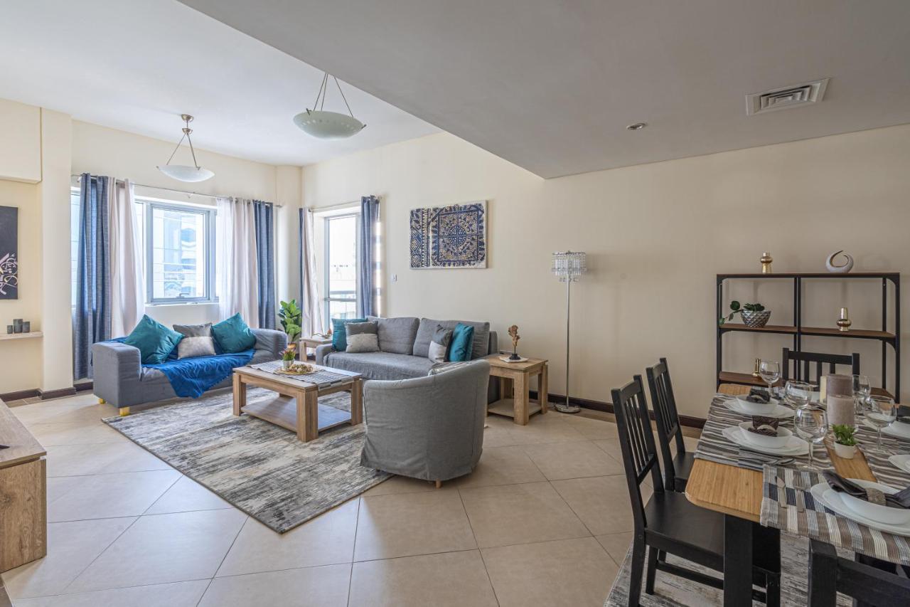 Higuests - Large In The Heart Of Deira Near Clocktower