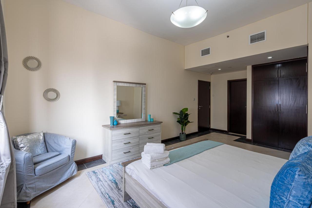 Higuests - Large In The Heart Of Deira Near Clocktower