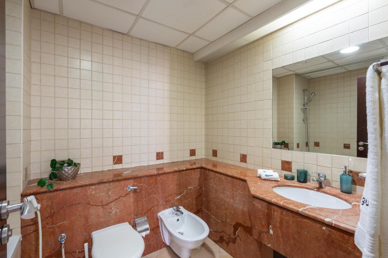 Higuests - Large In The Heart Of Deira Near Clocktower Apartment *