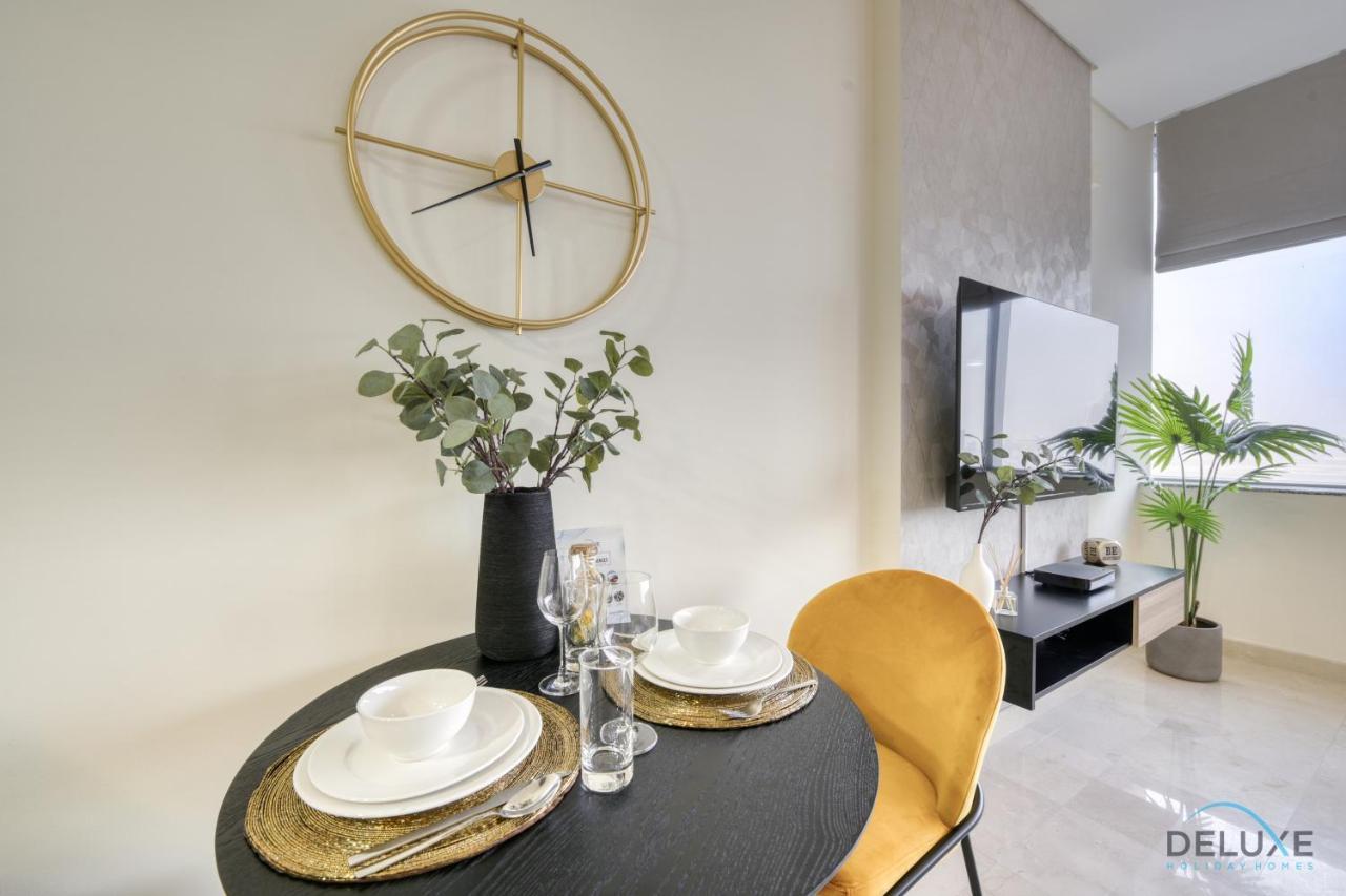 Price Cozy 1br With Balcony & Prime Location By Deluxe Homes Appartement