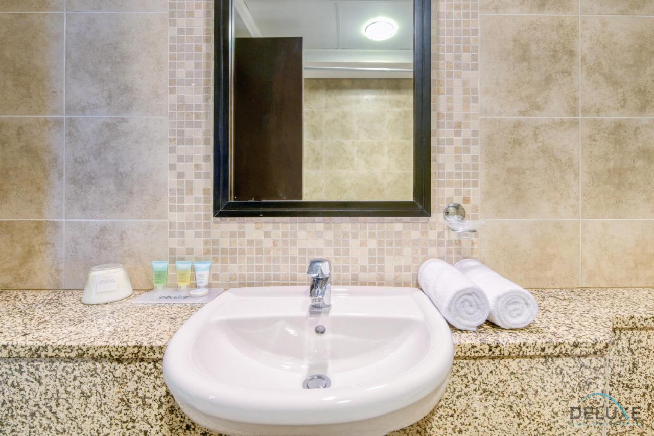 Special Offer Stylish 1br With Pool & Views By Deluxe Homes Dubai