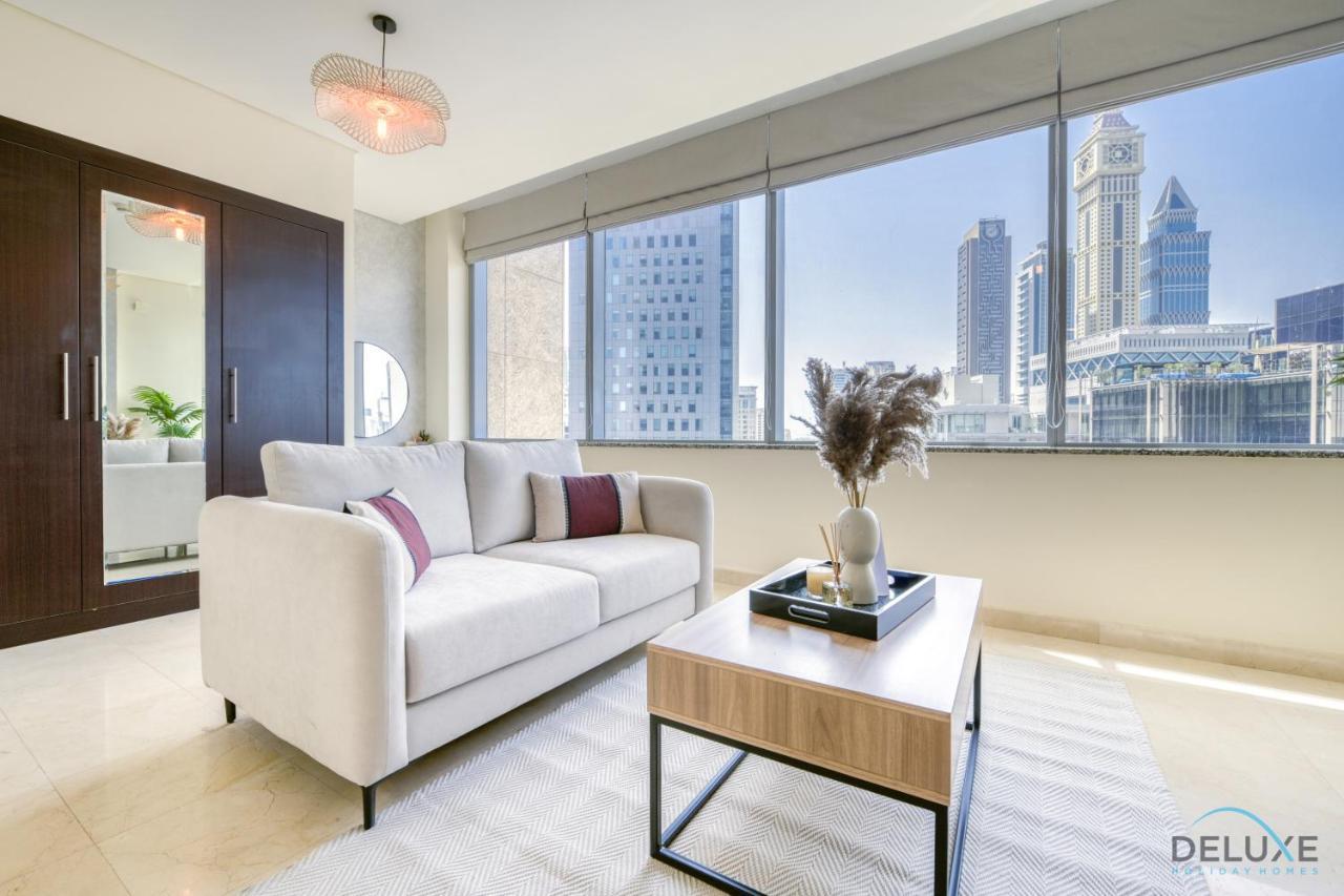Special Offer Stylish 1br With Pool & Views By Deluxe Homes Dubai