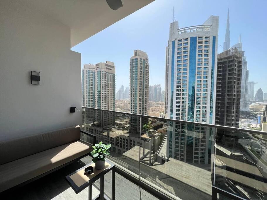 Urban King Bed With Burj Khalifa View & Mall Dubai