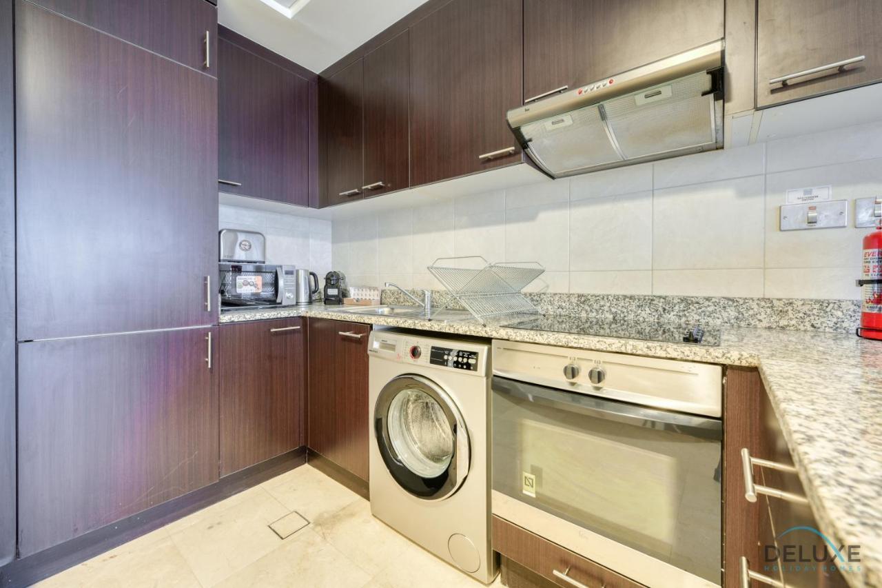 Price Cozy 1br With Balcony & Prime Location By Deluxe Homes Appartement