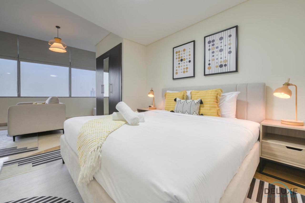 Price Cozy 1br With Balcony & Prime Location By Deluxe Homes *