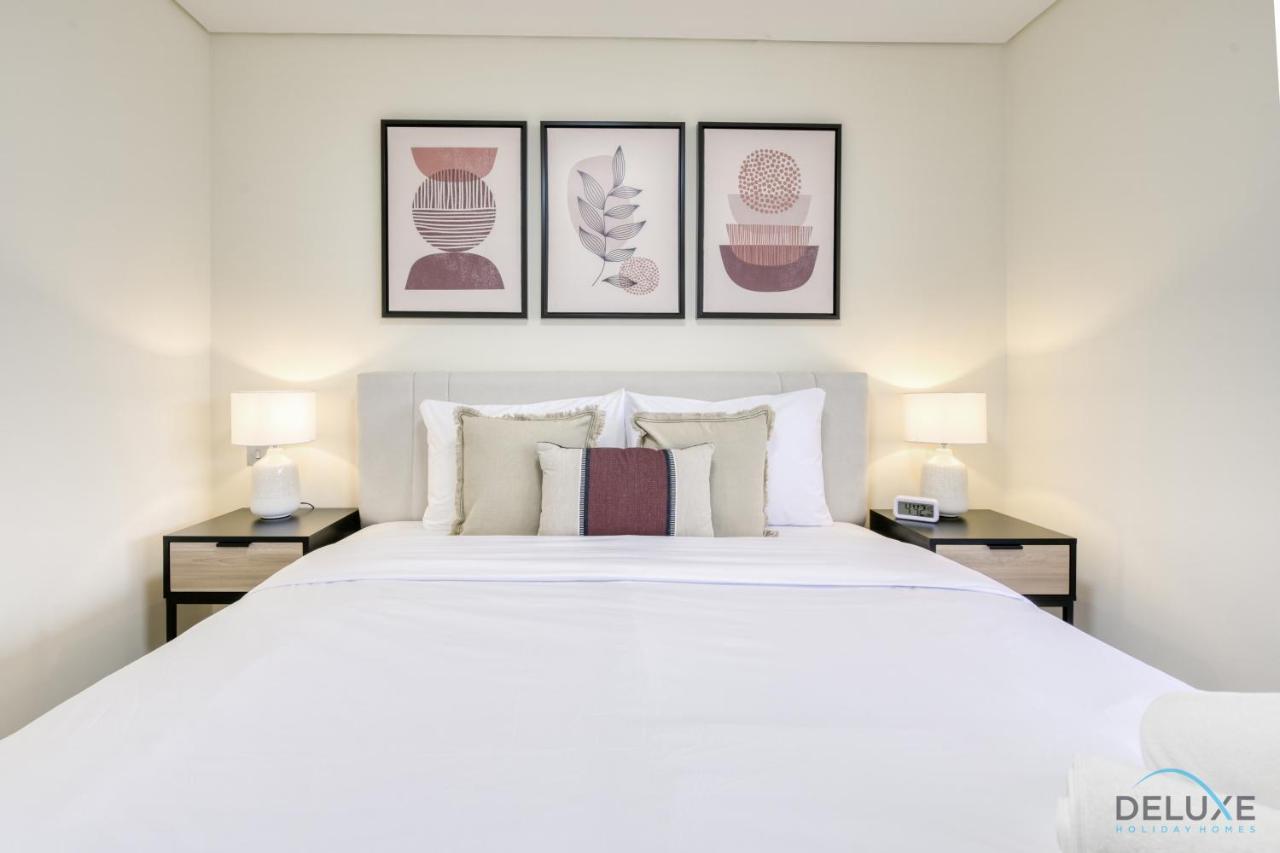 Special Offer Stylish 1br With Pool & Views By Deluxe Homes Dubai