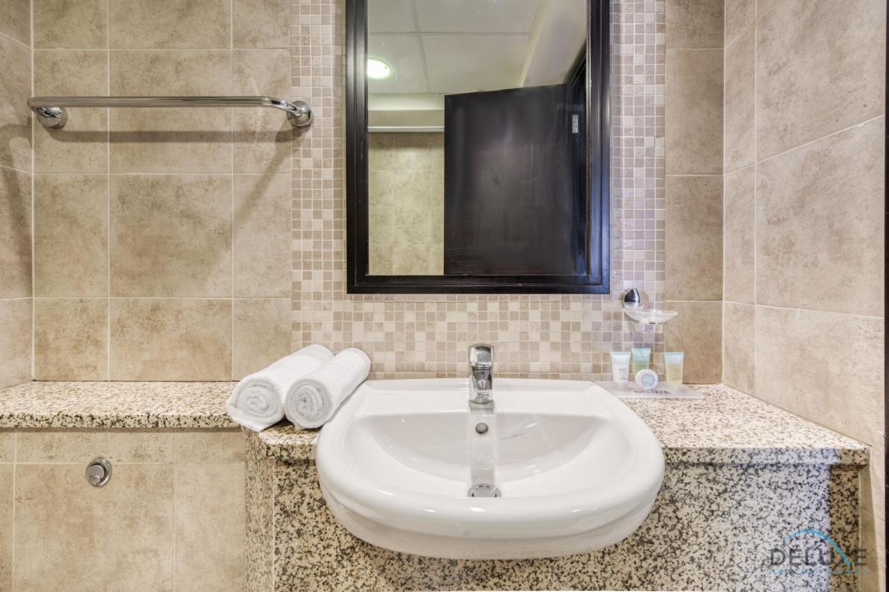 Affordable Luxury Modern 1br With Pool & Balcony By Deluxe Homes Appartement