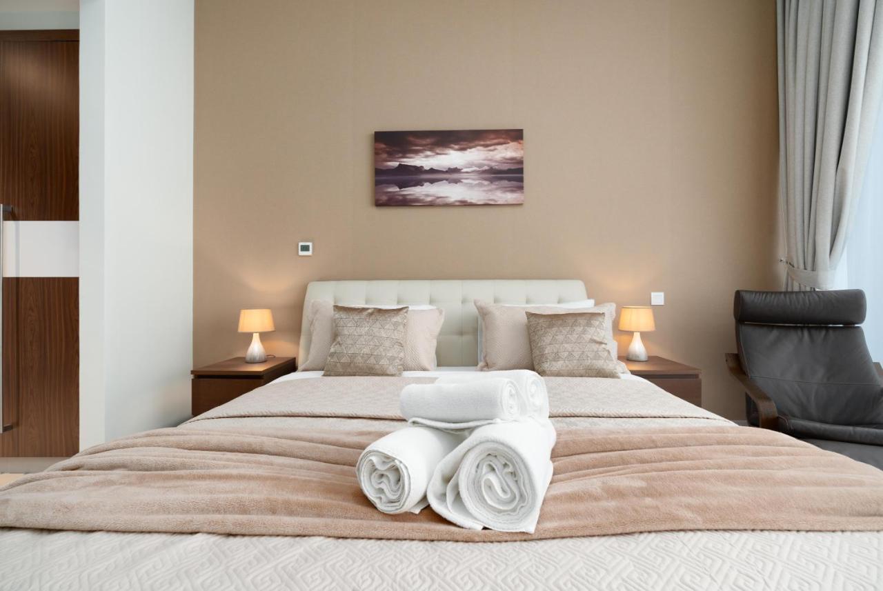 Apartamento Ultimate - 3 Beds - Scenic Panoramic Views - Right At Metro Station - 5-10min To Sea, Burj Khalifa, Old Town, Downtown - 15min From Airport
