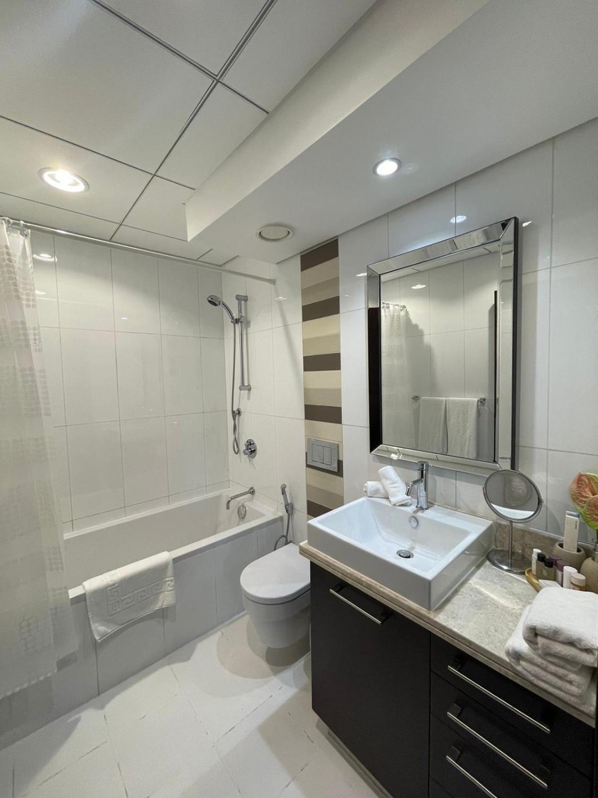 First Class 2br With Burj Khalifa & Downtown View Dubai