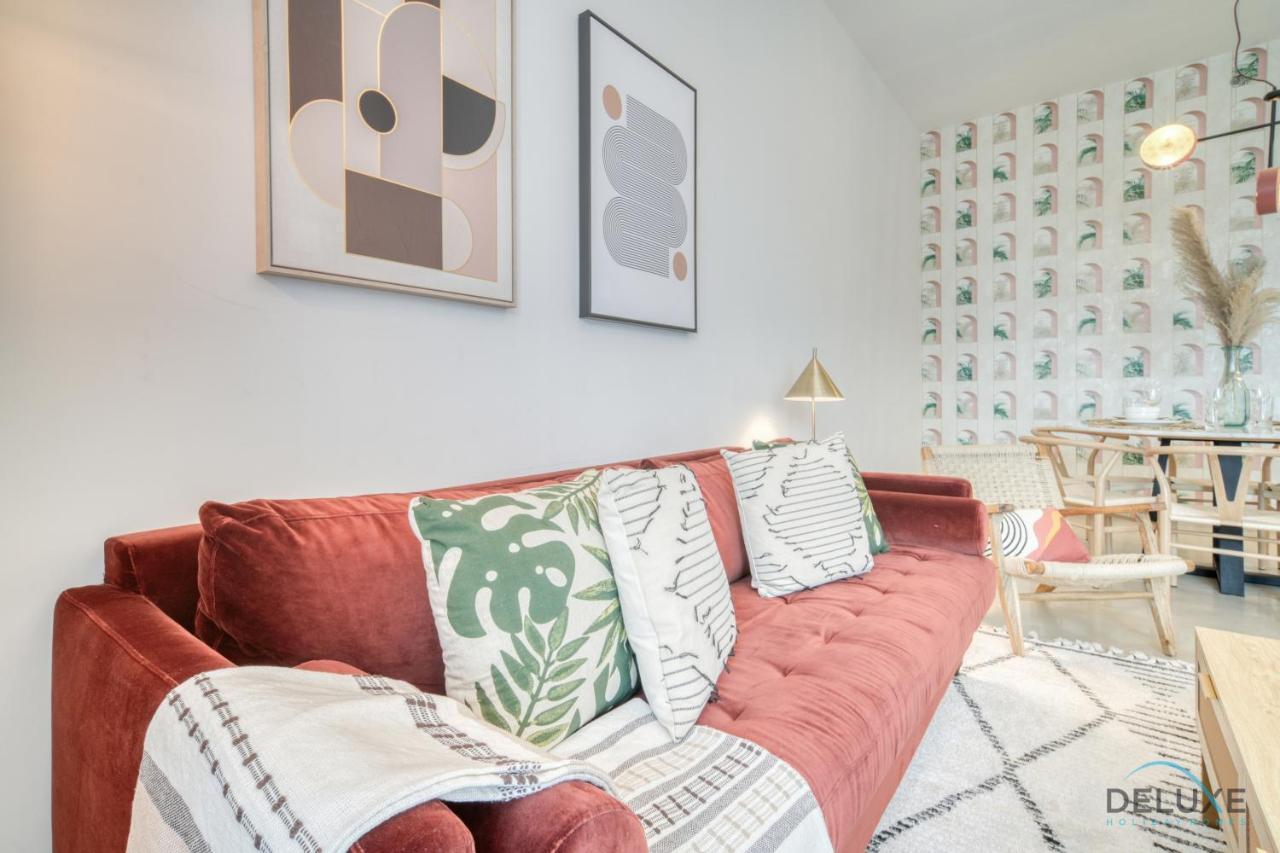 Apartment Rustic 2br At Sparkle Tower 1 Marina By Deluxe Homes