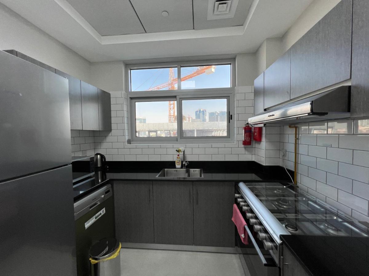 Penrose Place Jvc Apartament *